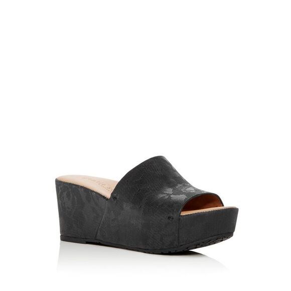 KENNETH COLE Shoes - KENNETH COLE Womens Black 1" Platform Gentle Souls Forella Wedge Sandals 8 M